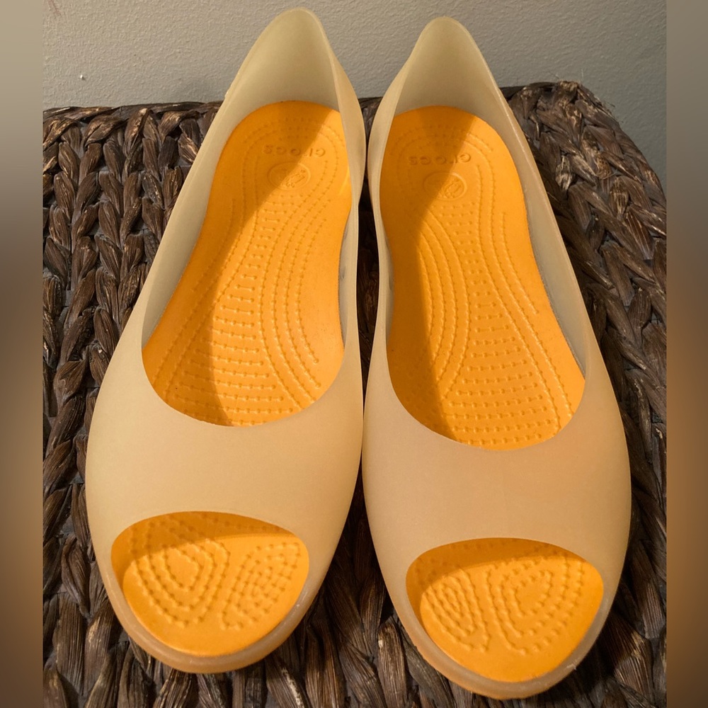 Crocs jellies flats peep toe pale yellow